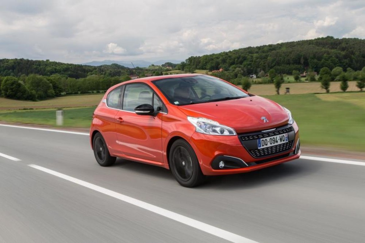 13-8-¦-Peugeot-208-