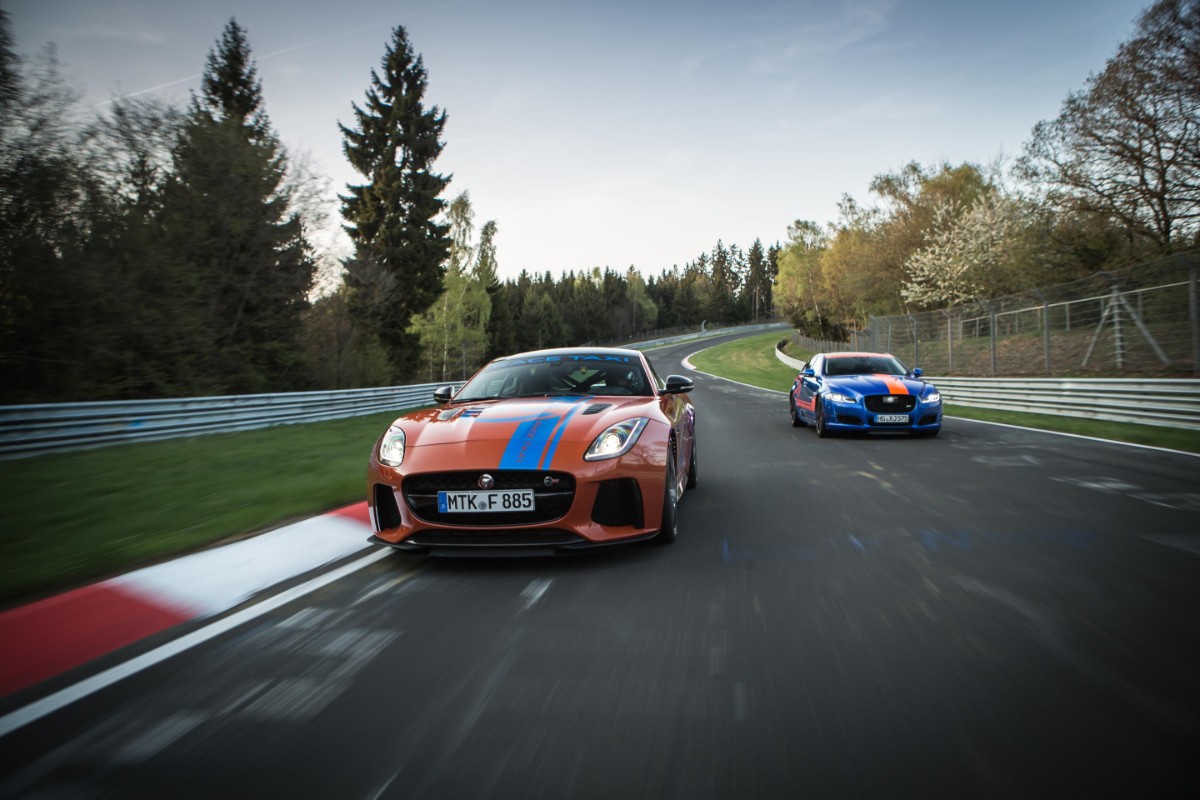 1558572_Jaguar Race Taxi – F-TYPE SVR and XJR575_A0127-hero