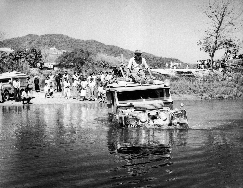 1955_Oxford&Cambridge Expedition_First Overland_Mesai_River