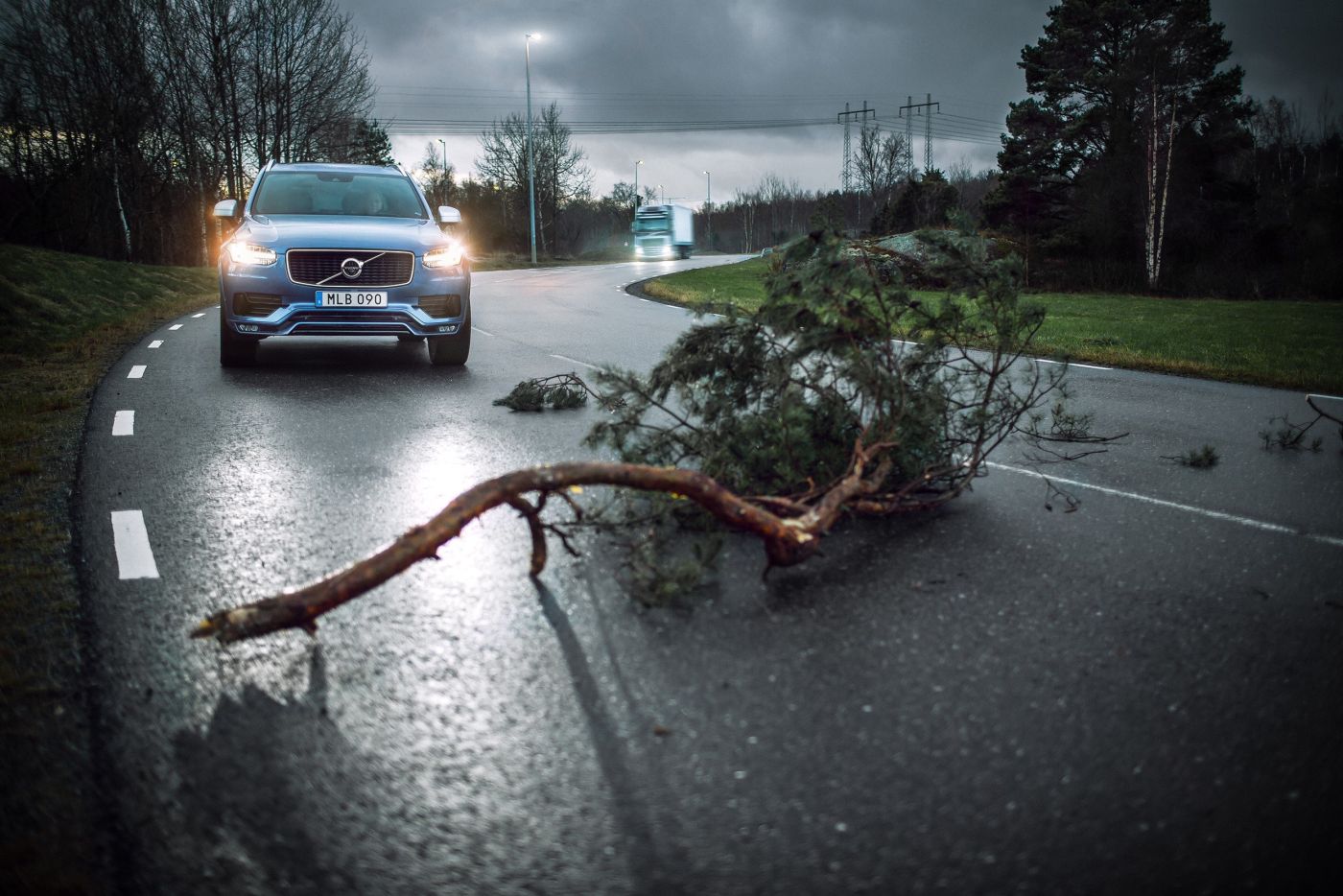 Volvo Cars and Volvo Trucks share live vehicle data to improve traffic safety