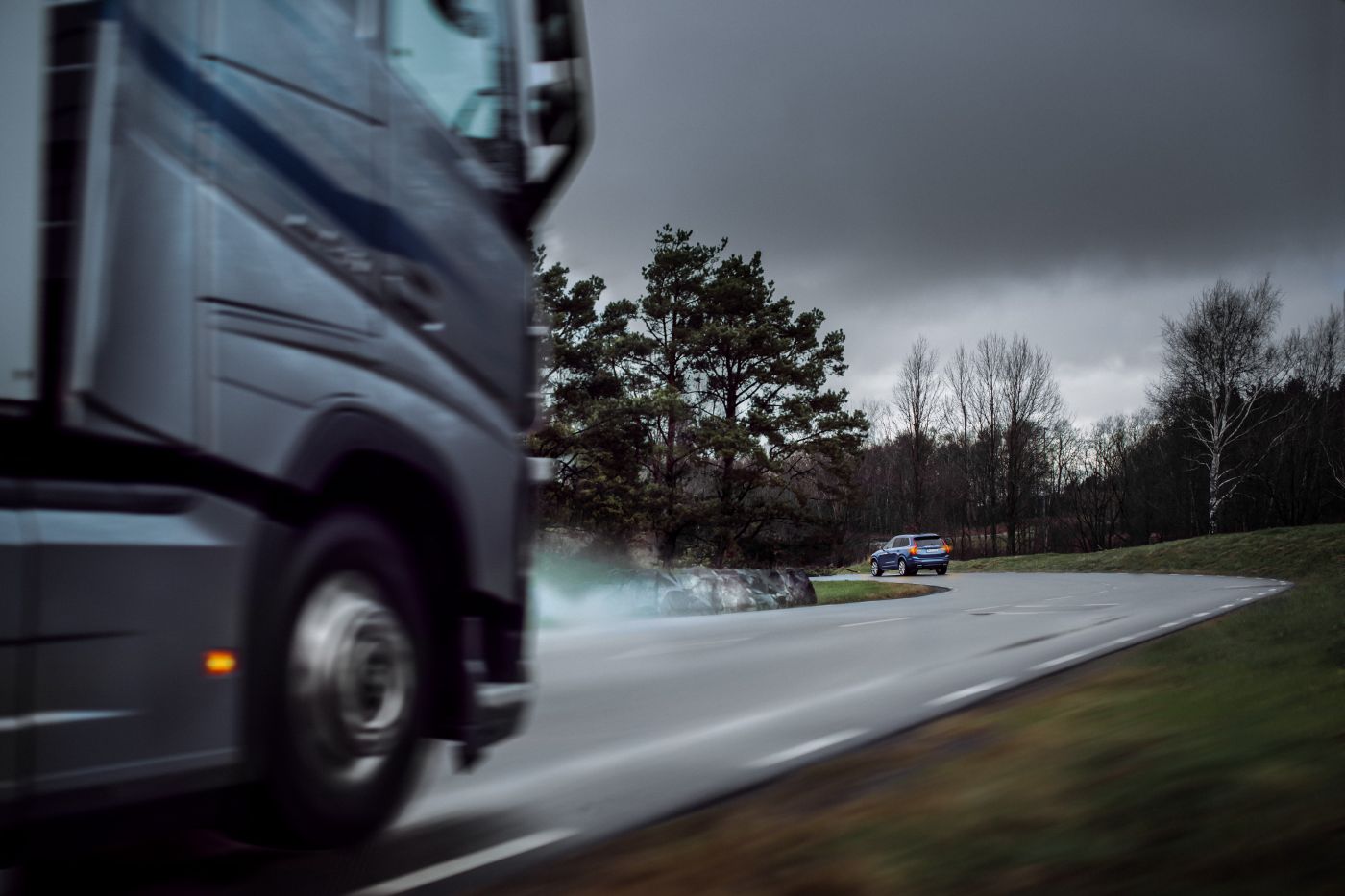 Volvo Cars and Volvo Trucks share live vehicle data to improve traffic safety