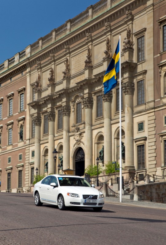 43873_Volvos_to_transport_guests_of_honour_to_Princess_Estelle_s_christening