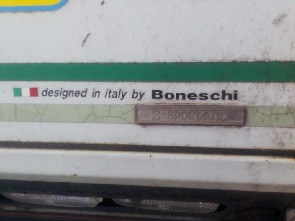 Boneschi_Sportauto_badge_(Alfa_Romeo_AR8)