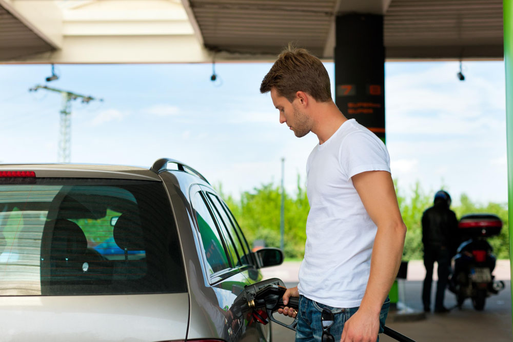 HJ Man filling up car