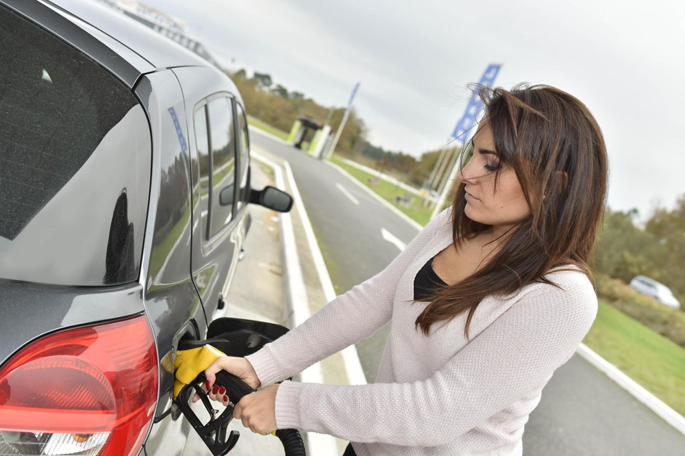 HJ Woman filling up car