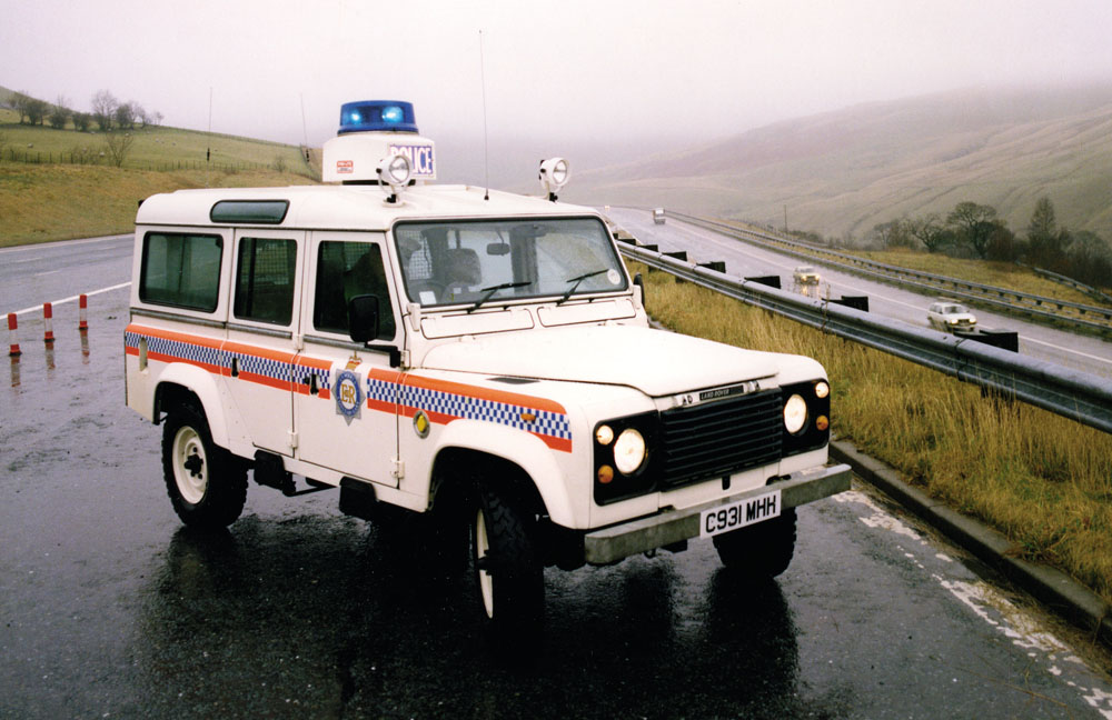 LAND_ROVER_110_POLICE_HR