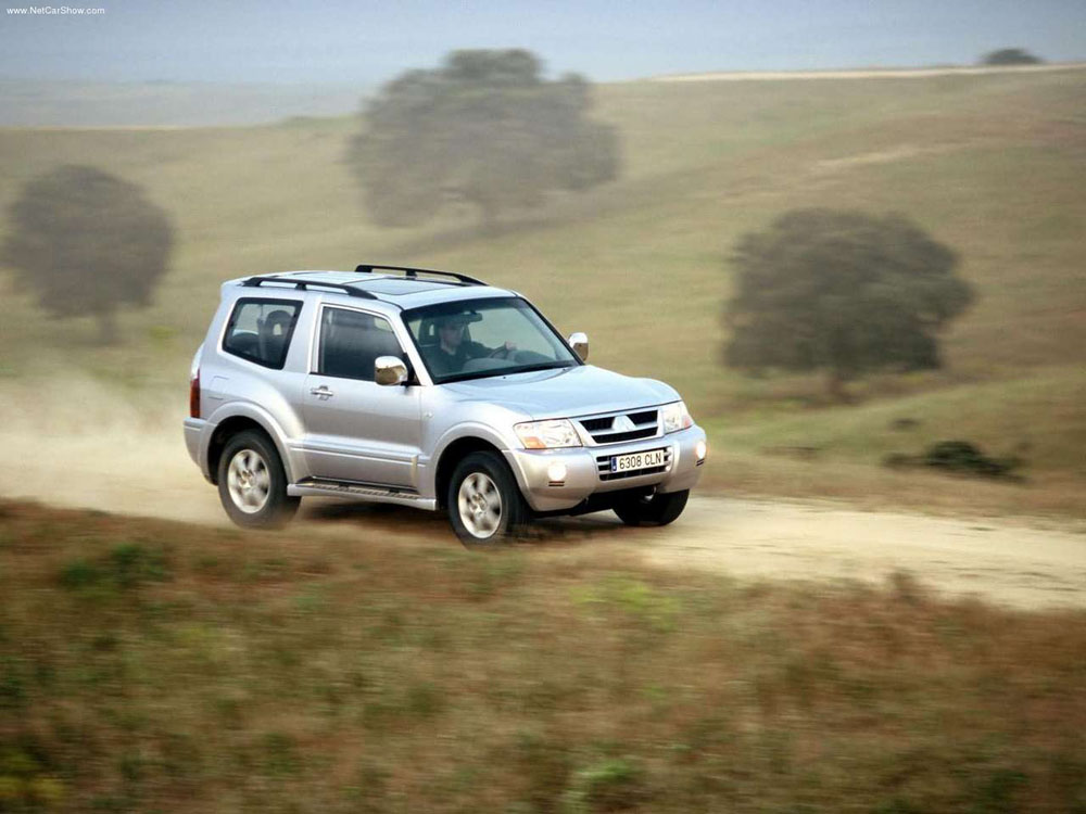 Mitsubishi-Montero_GLS_3door_European_Version-2005-1280-0b