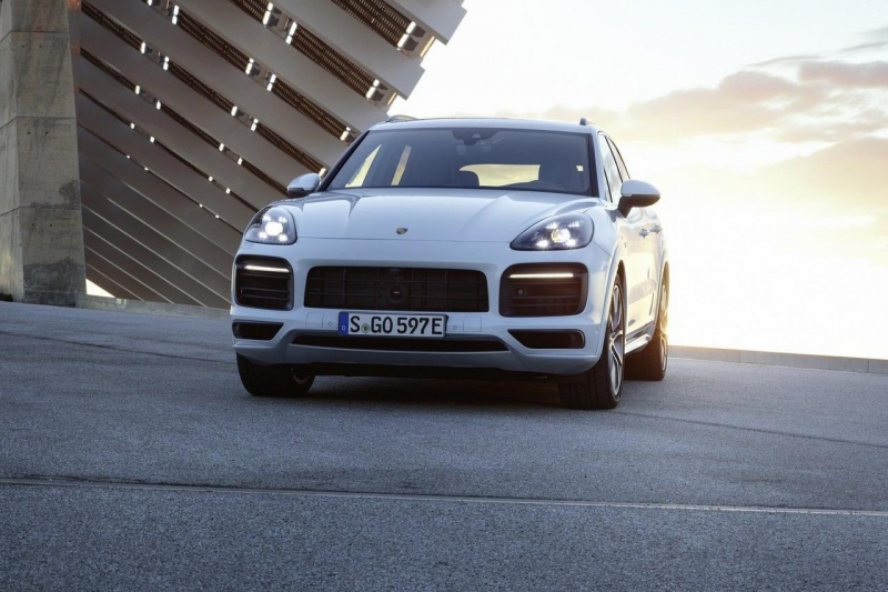 Porsche-Cayenne-E-Hybrid-2