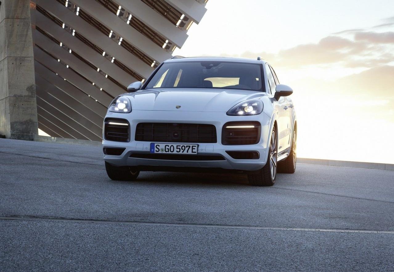 Porsche-Cayenne-E-Hybrid-2