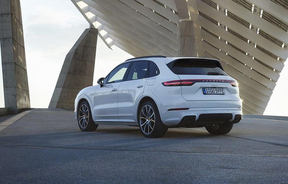 Porsche-Cayenne-E-Hybrid-4