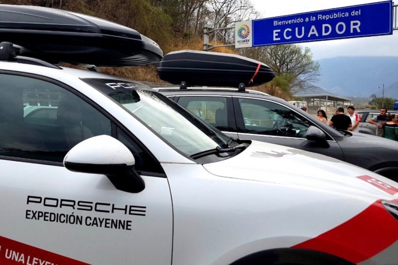 cayenne_s_expedicion_cayenne_border_crossing_between_peru_and_ecuador_2018_porsche_ag