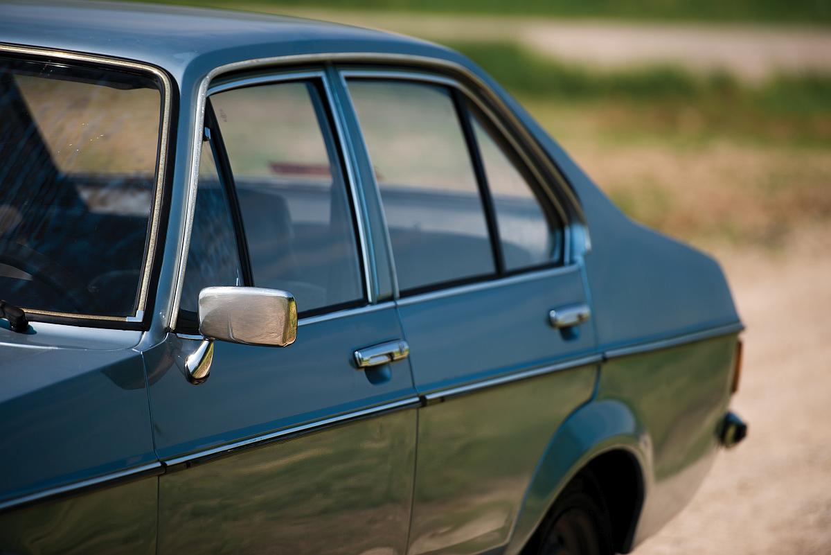 1976-Ford-Escort-1100-GL-Sedan_10