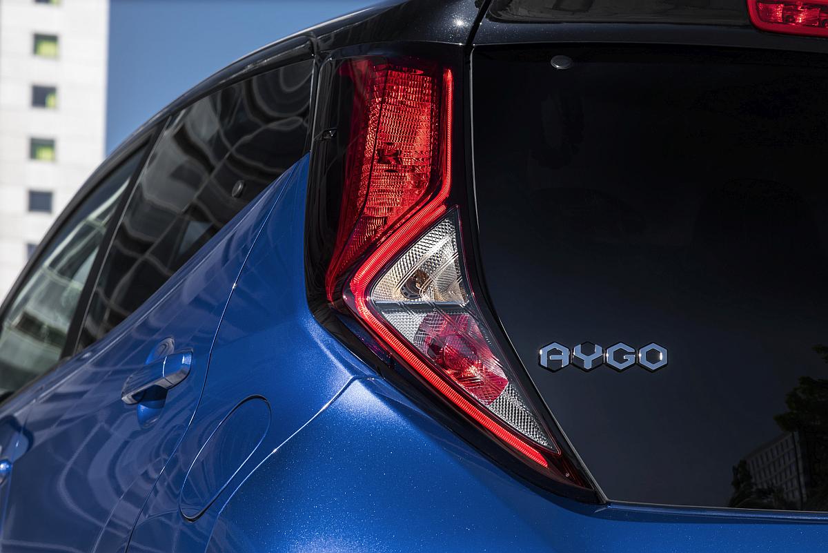 AYGO_Blue_025