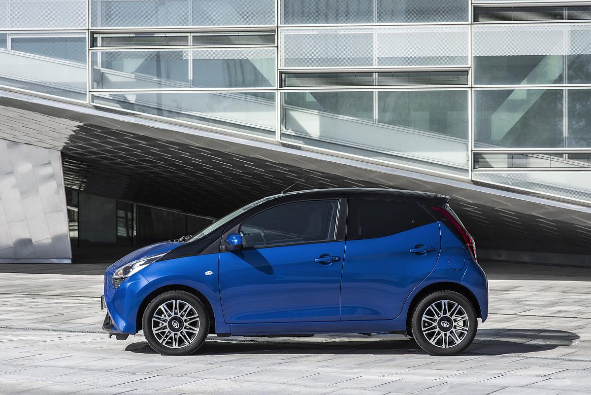 AYGO_Blue_030