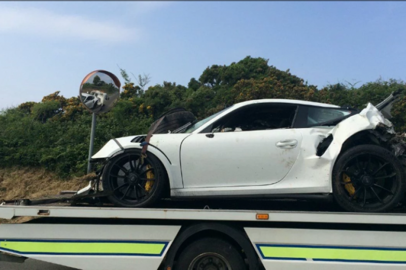Porsche-911-GT3-RS-Isle-of-Man-TT-acidente-1-960×600