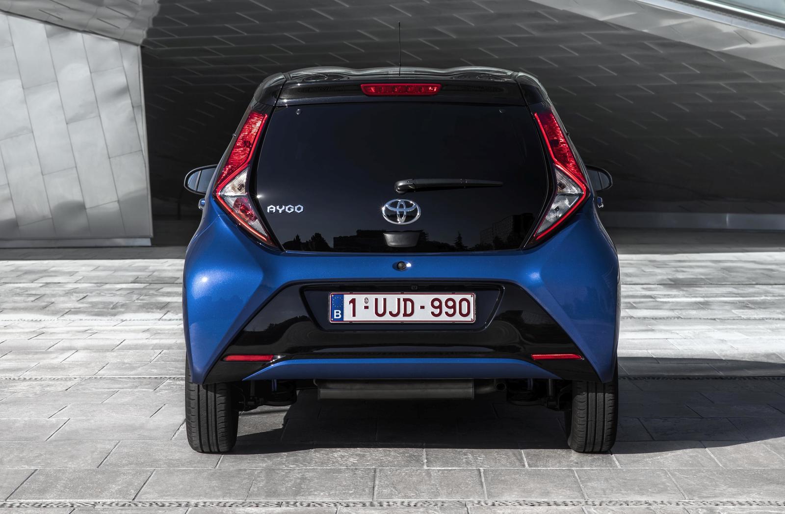 aygo-blue-032