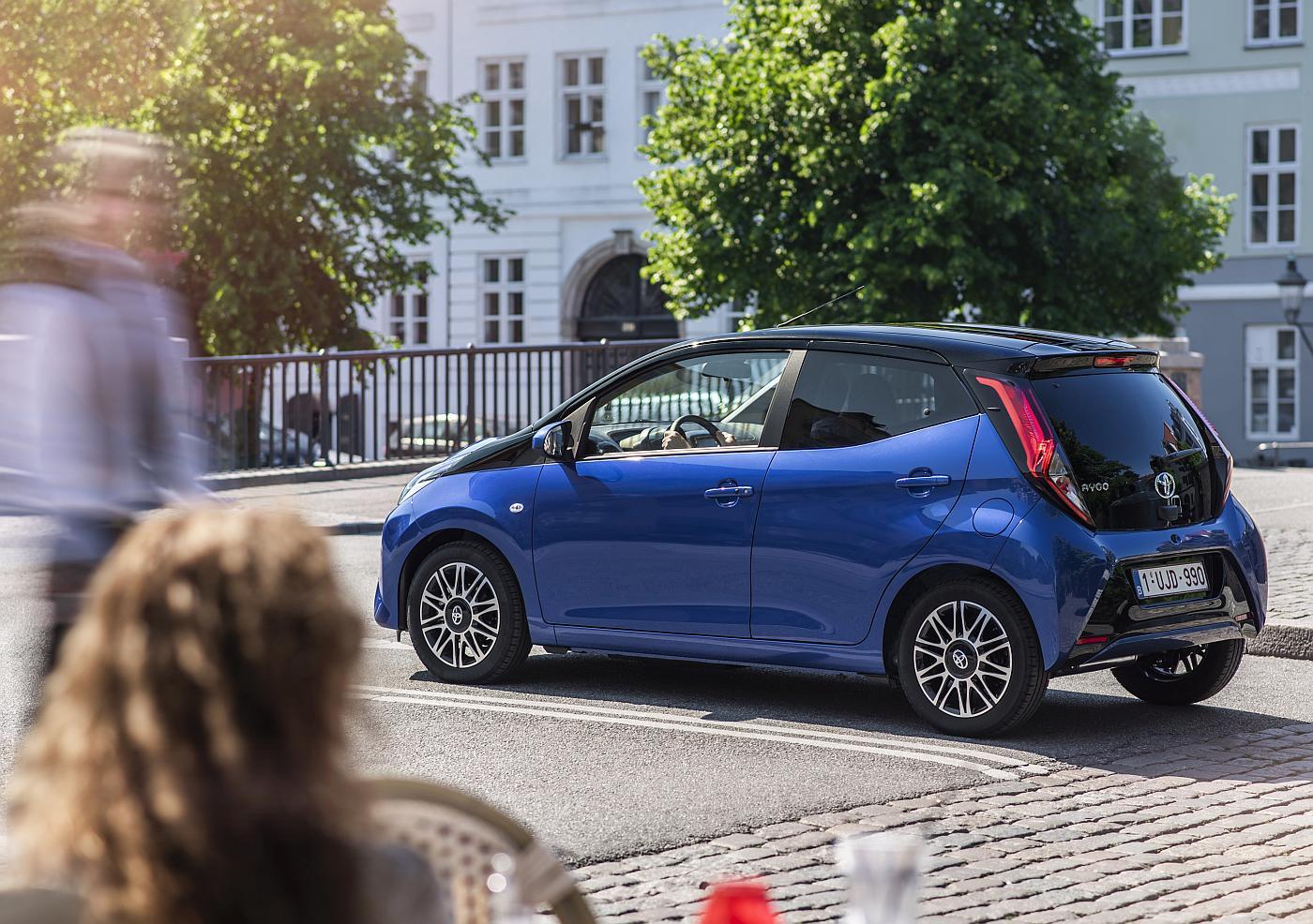 aygo-blue-043