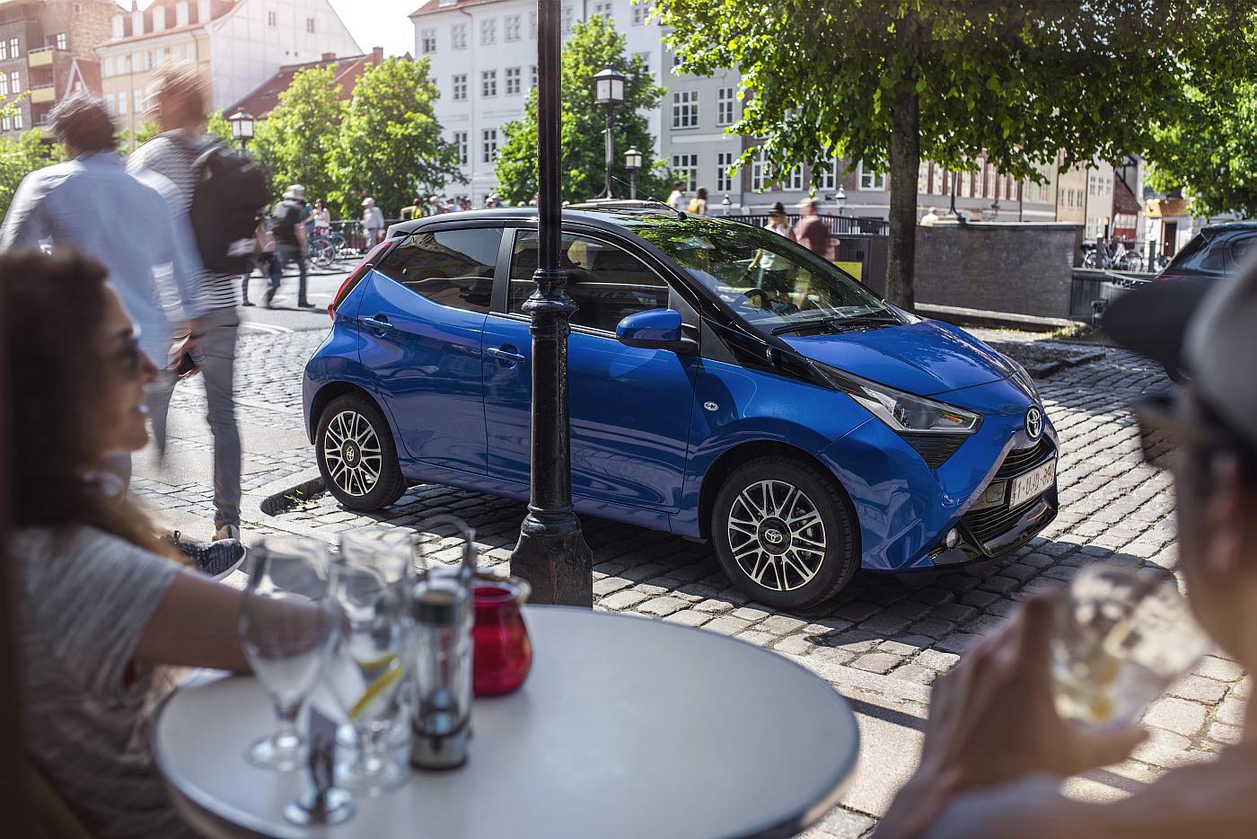 aygo-blue-044