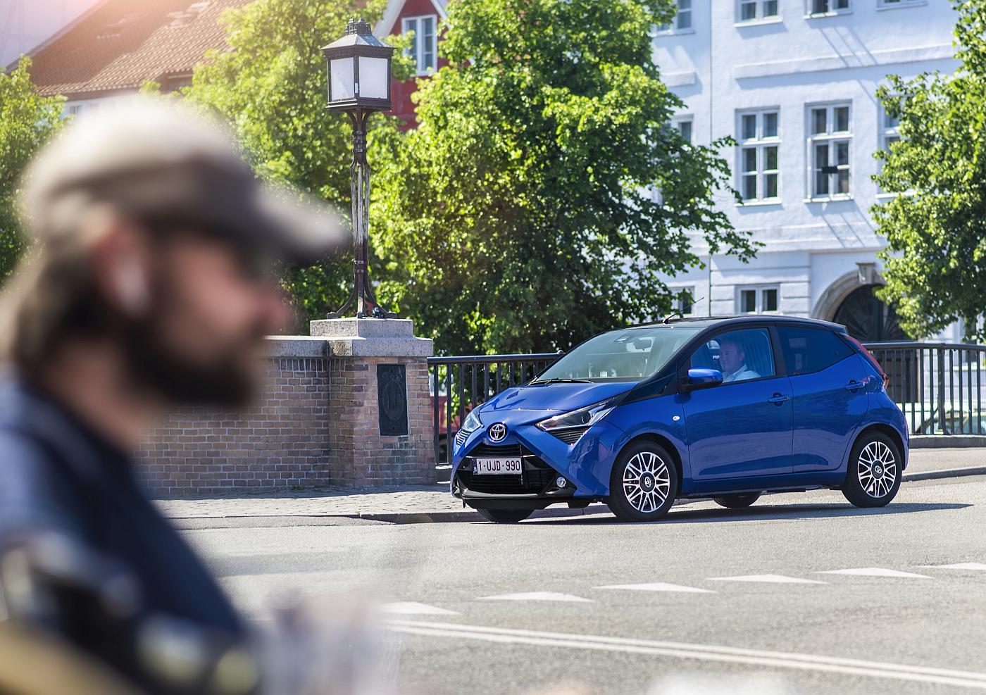 aygo-blue-047