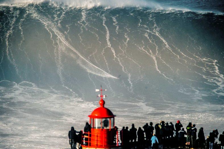 Ondas gigantes da Nazaré chegam a Nova Iorque