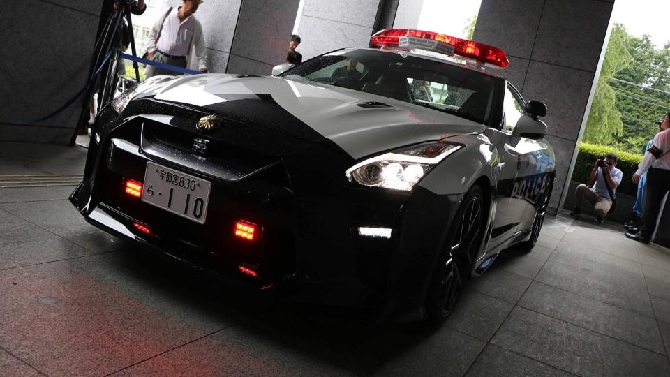 nissan-gt-r-police-car-in-japan-1-960×600