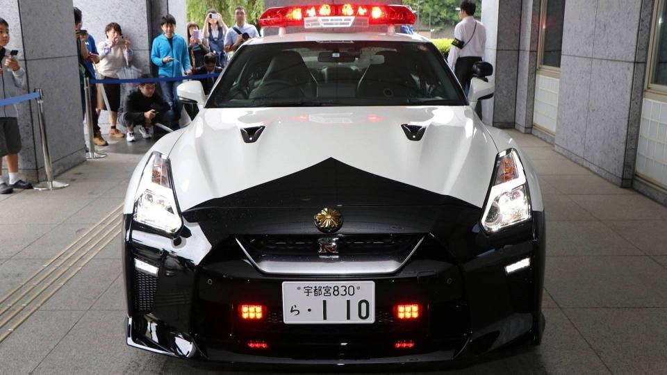 nissan-gt-r-police-car-in-japan-10-960×600