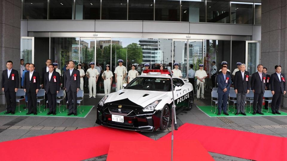 nissan-gt-r-police-car-in-japan-3-960×600