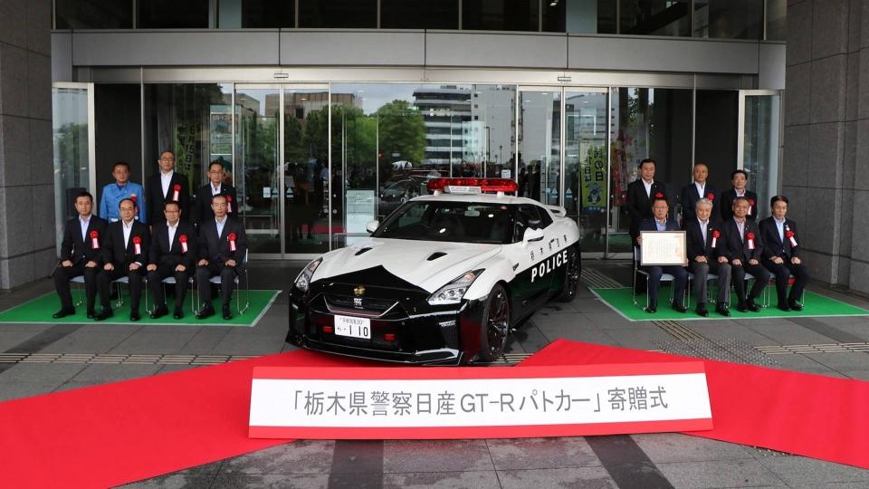 nissan-gt-r-police-car-in-japan-4-960×600
