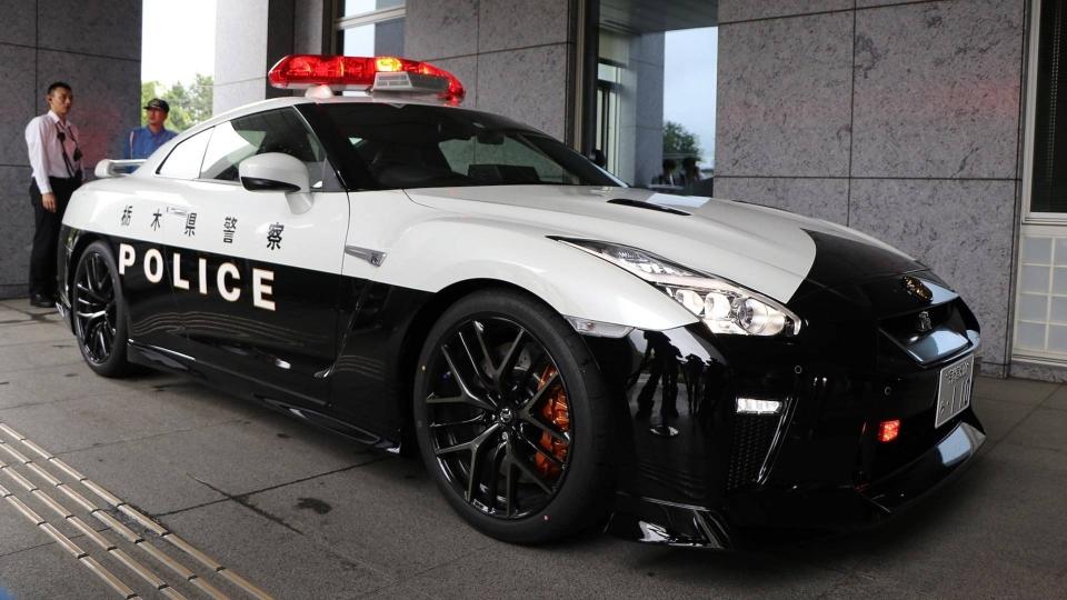 nissan-gt-r-police-car-in-japan-6-960×600