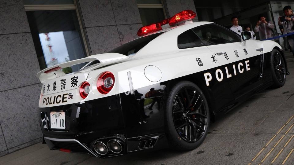 nissan-gt-r-police-car-in-japan-7-960×600