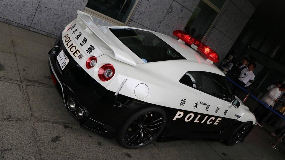 nissan-gt-r-police-car-in-japan-8-960×600