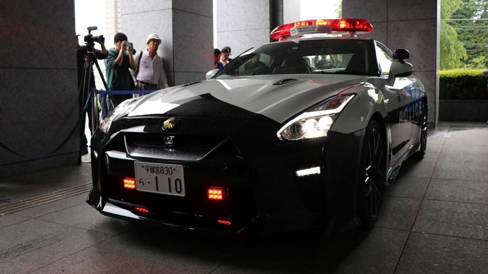 nissan-gt-r-police-car-in-japan-9-960×600