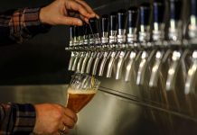 Brindar ao calor: onde beber cerveja barata em Lisboa