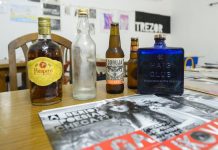 Comprar um livro russo nesta livraria dá direito a shot