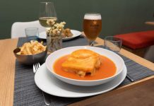 Há uma francesinha “africana” para comer na Boavista