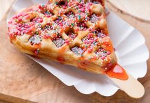 Novo espaço do Porto serve waffle burguer e cone de piza