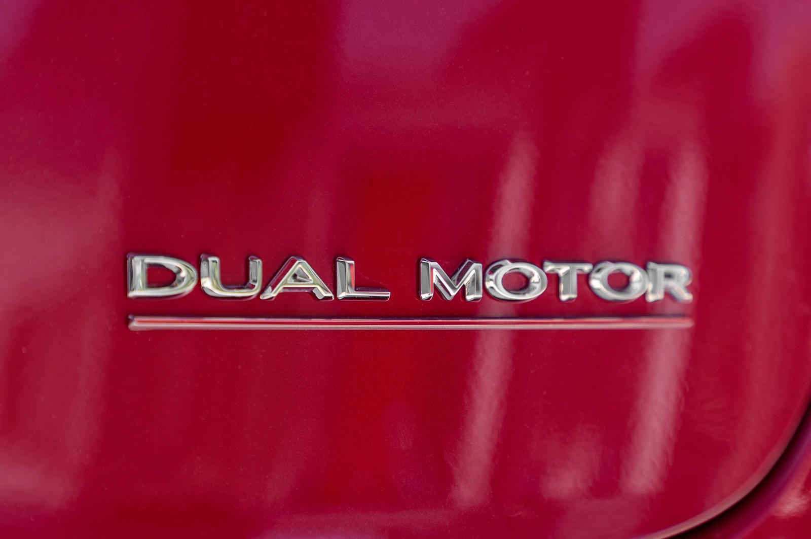 2018-Tesla-Model-3-Dual-Motor-Performance-dual-motor-logo.jpg
