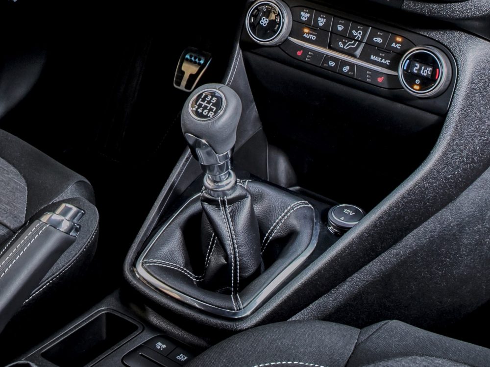 2018FordFiesta_ACTIVE_LuxYellow_Interior_02