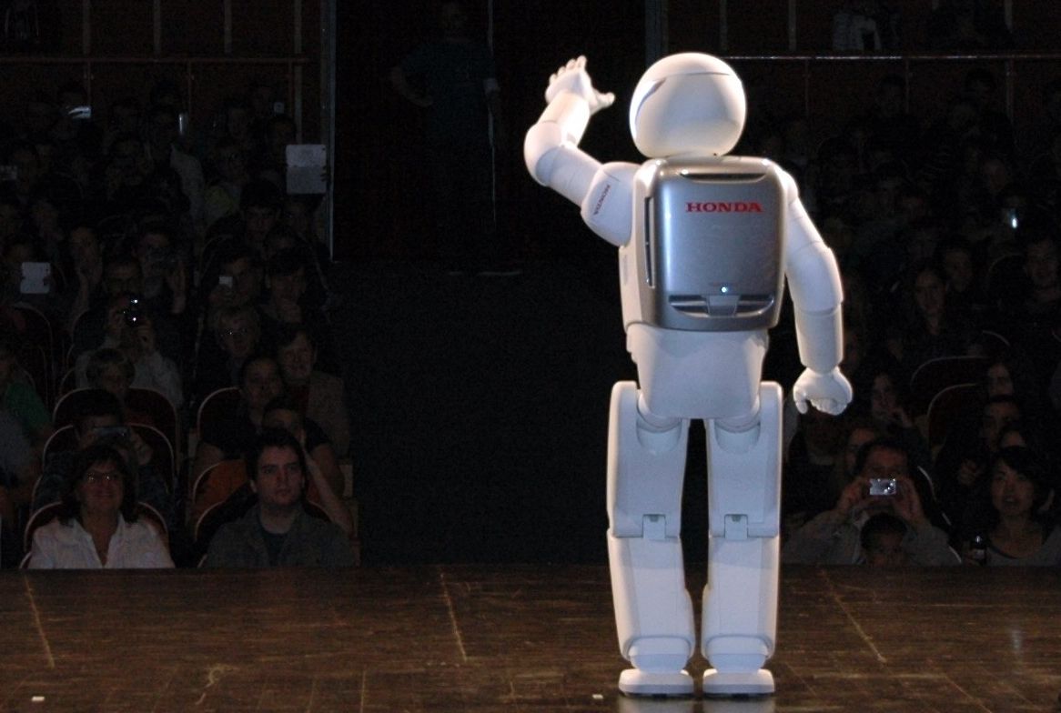 All-New ASIMO Draws in the Crowds to its Slovenian Debut