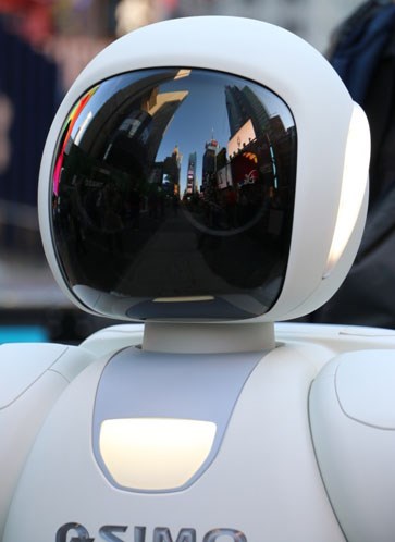 All-New ASIMO Takes A Stroll Around New York