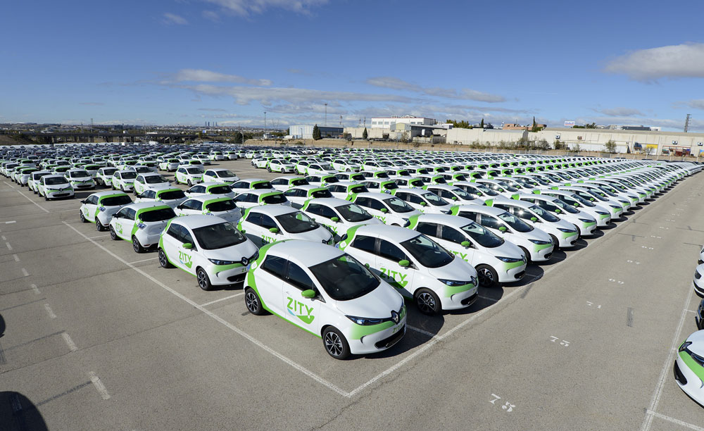 500-Renault-ZOE-on-streets-of-Madrid-with-ZITY-car-sharing-scheme-2