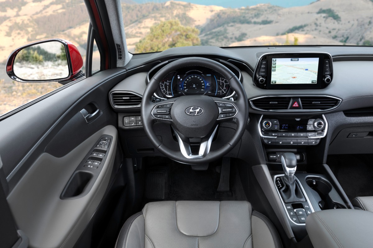 Hyundai Santa Fe Interior_01