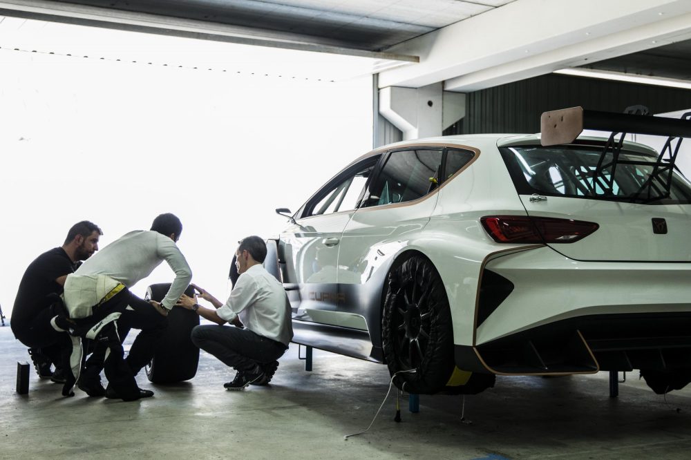 Maiden dynamic test of the CUPRA e-Racer with Jordi Gené at the wheel 270718 (4)