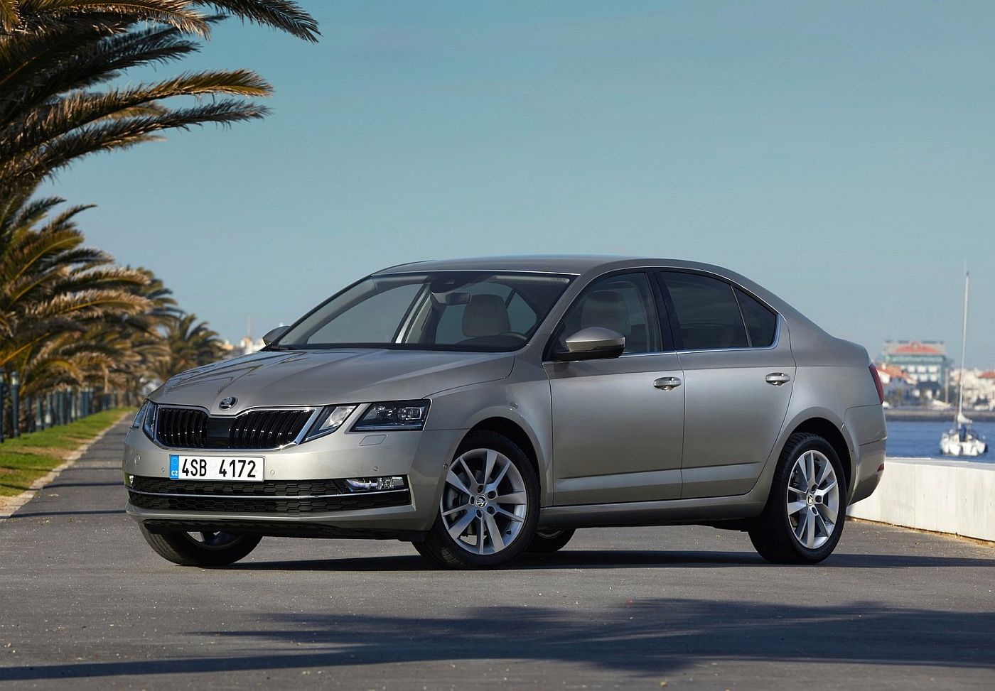 Skoda-Octavia-2017-1600-03