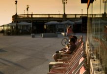 Neste bar clássico da Foz bebem-se caipirinhas com vista para o mar