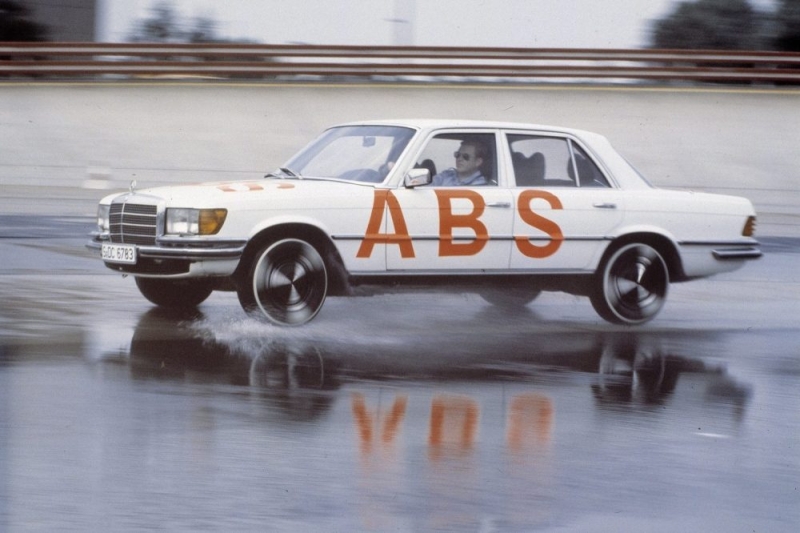 Weltpremiere 1978 in der Mercedes-Benz S-Klasse: 40 Jahre Anti-Blockier-System
