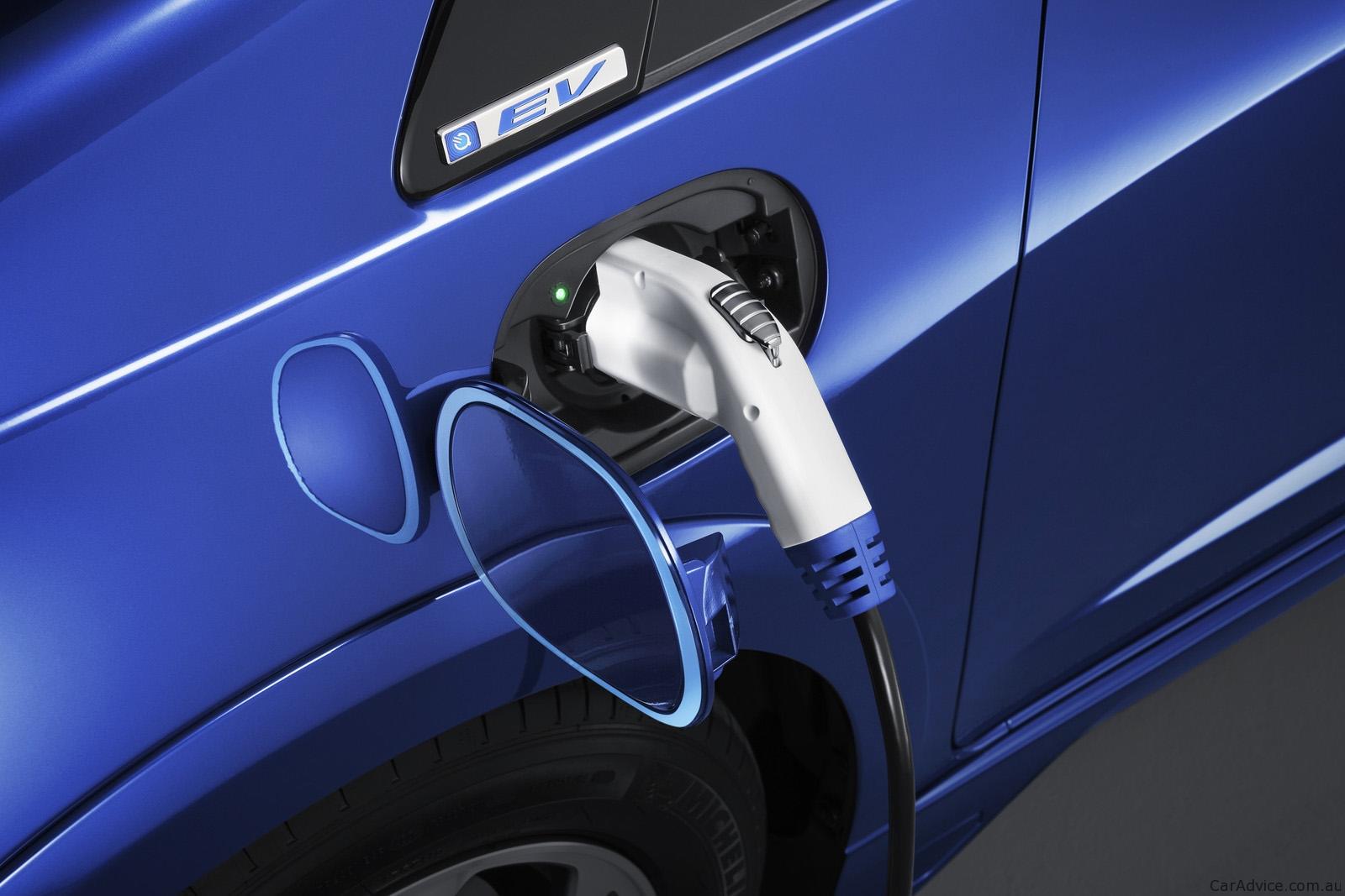 2013-Honda-Fit-EV-6