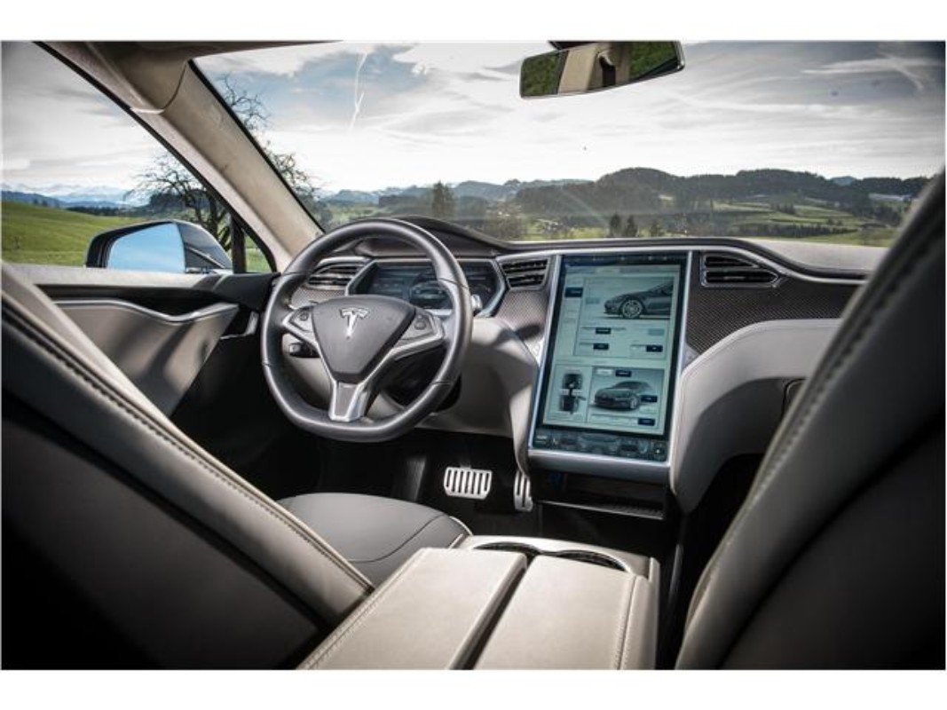 2017_Tesla_Model_S_2