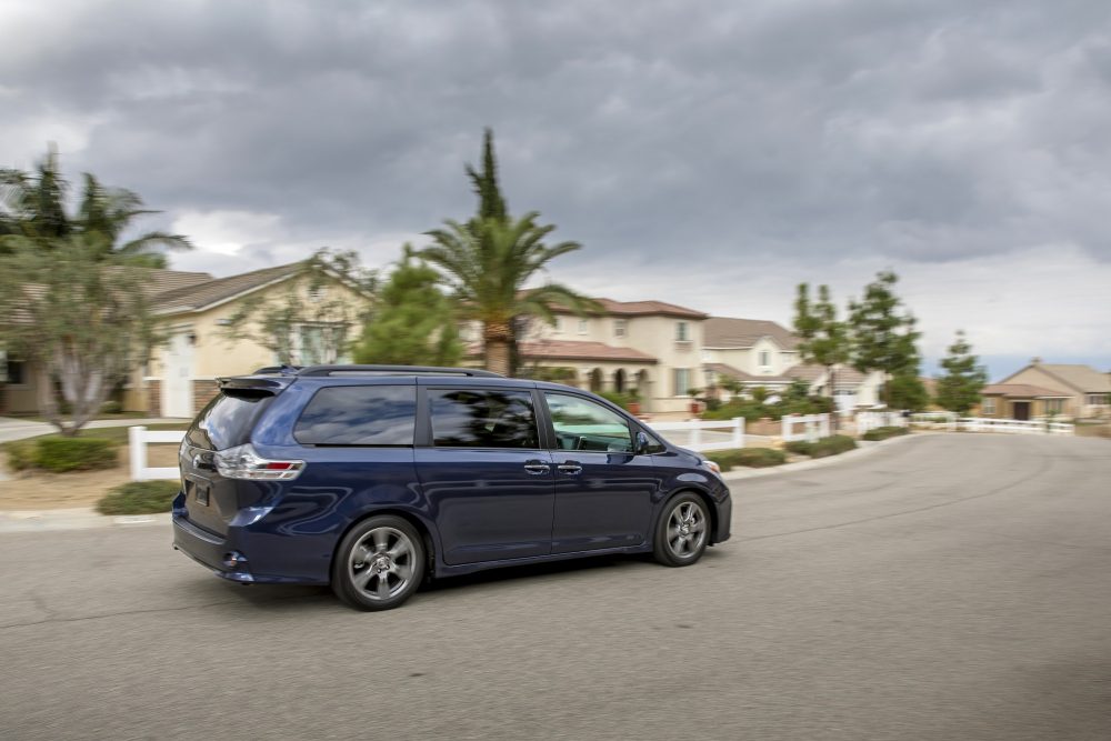 2018_Toyota_Sienna_SE_16