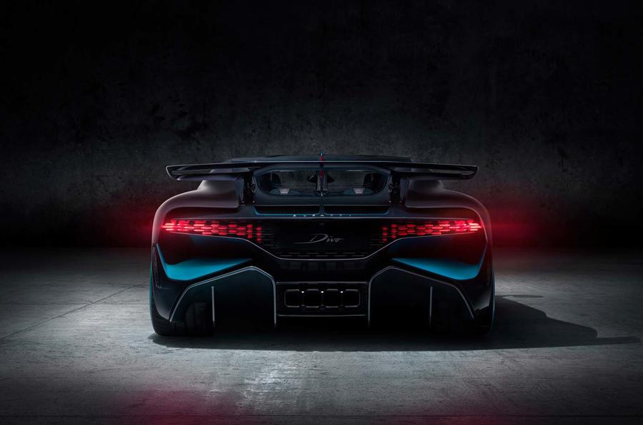 20_bugatti-divo_rear_web